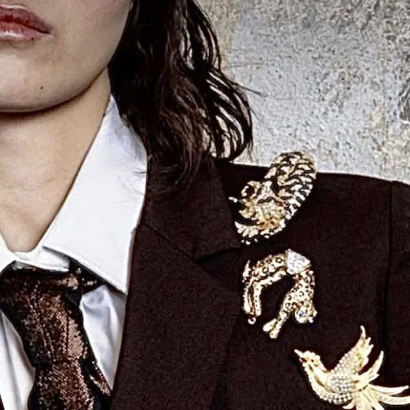 Vintage Sparkly Crystal Brooch - Picture 2 of 9